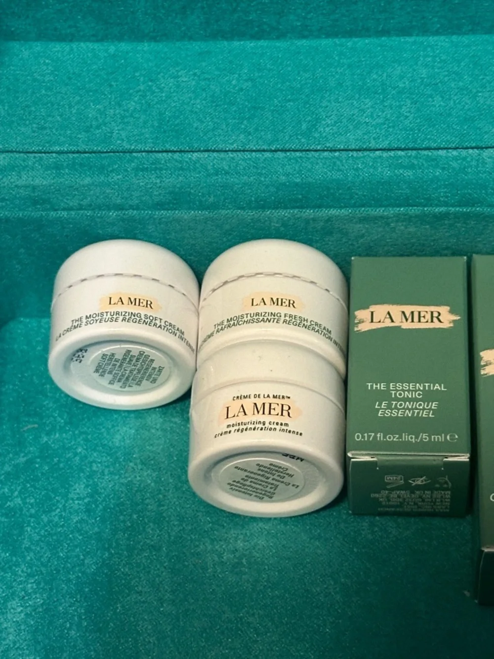 La Mer Teal Gift Box with face care - Picture 4 of 5